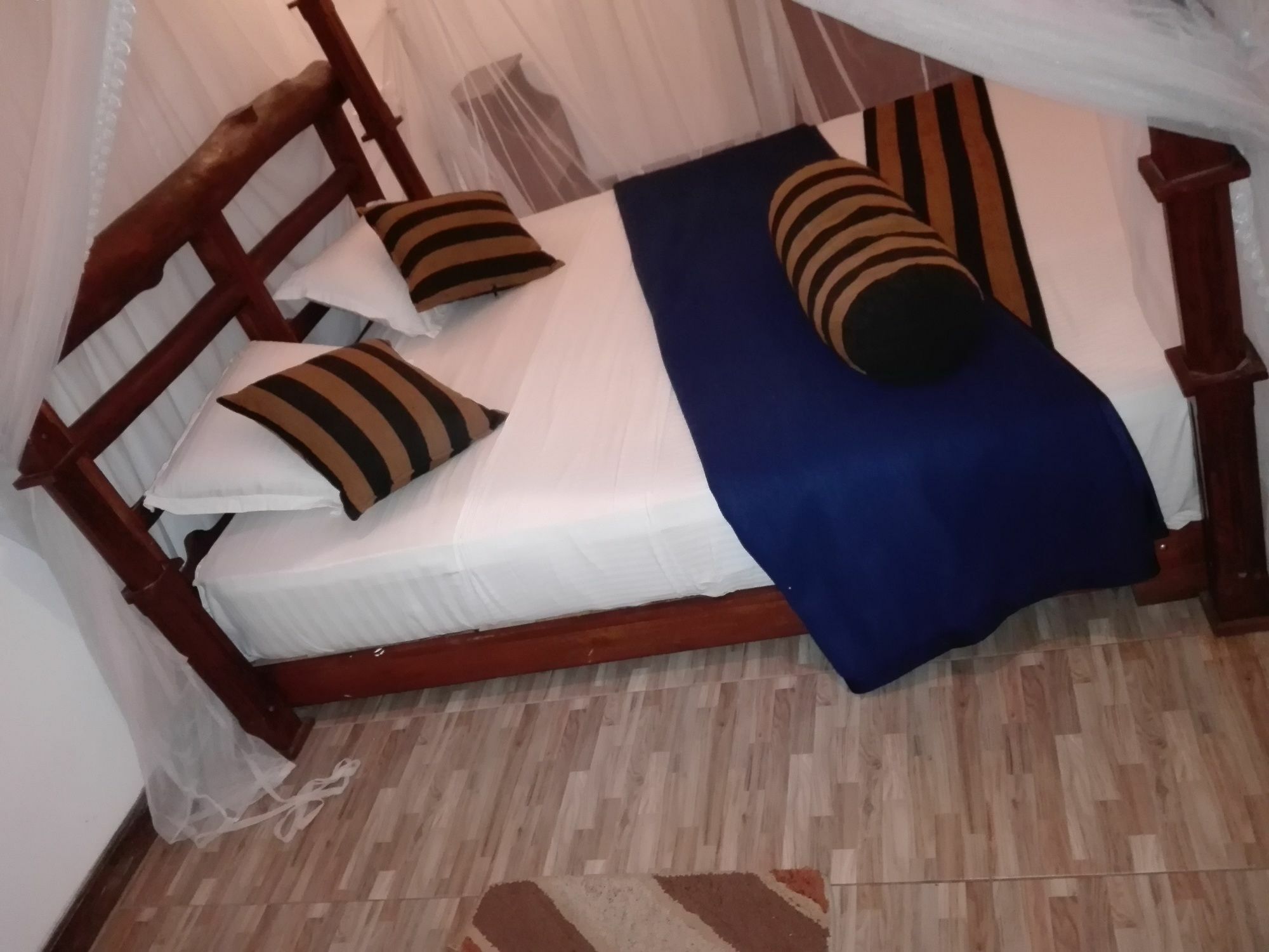 Shadow Inn Ела Екстериор снимка